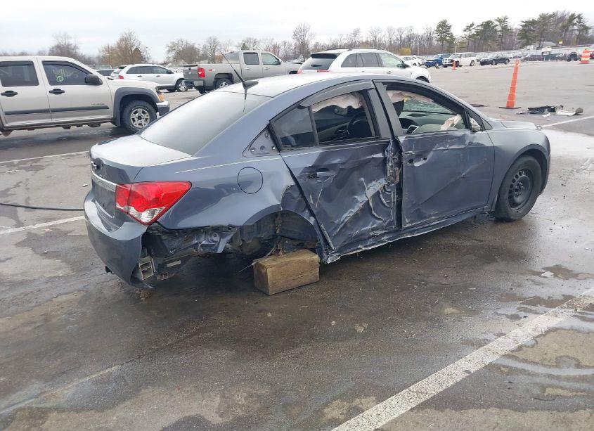 Photo 4 of 2014 Chevrolet Cruze LS AUTO (VIN 1G1PA5SH8E7345425)