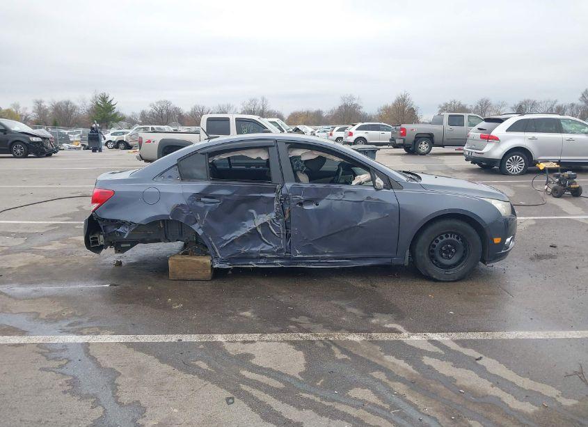 Photo 6 of 2014 Chevrolet Cruze LS AUTO (VIN 1G1PA5SH8E7345425)