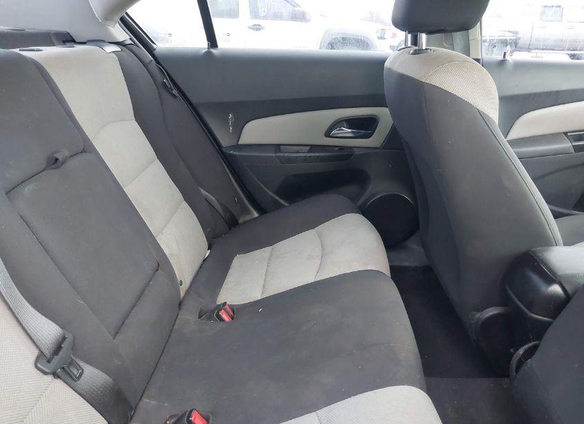 Photo 8 of 2014 Chevrolet Cruze LS AUTO (VIN 1G1PA5SH8E7345425)