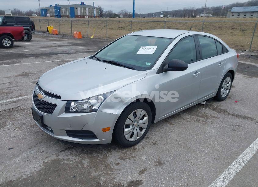 Photo 2 of 2014 Chevrolet Cruze LS AUTO (VIN 1G1PA5SH8E7484731)