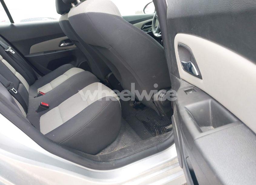 Photo 8 of 2014 Chevrolet Cruze LS AUTO (VIN 1G1PA5SH8E7484731)