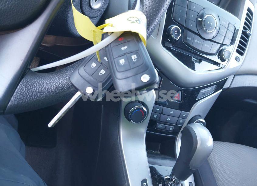 Photo 11 of 2015 Chevrolet Cruze LS (VIN 1G1PA5SH8F7115952)