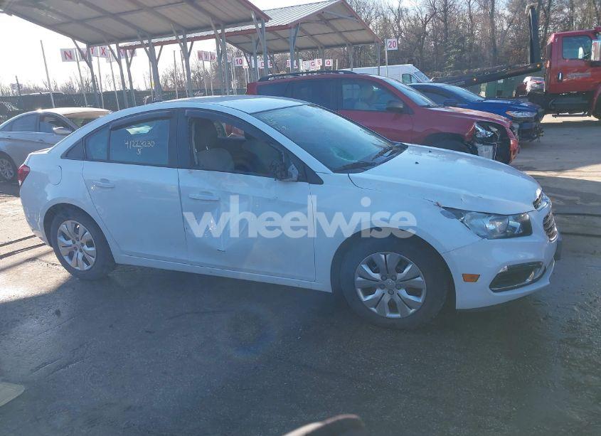 Photo 13 of 2015 Chevrolet Cruze LS (VIN 1G1PA5SH8F7115952)