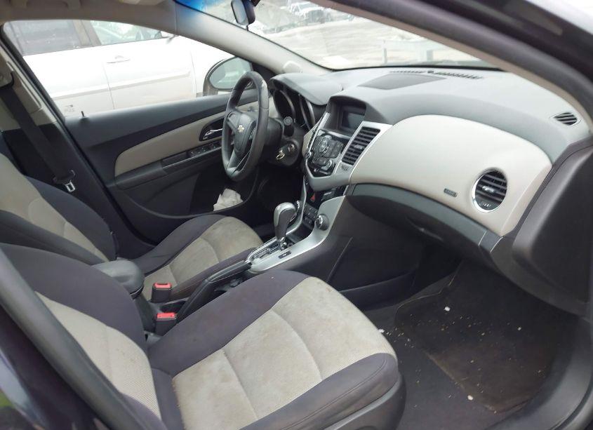 Photo 5 of 2015 Chevrolet Cruze LS AUTO (VIN 1G1PA5SH8F7124070)