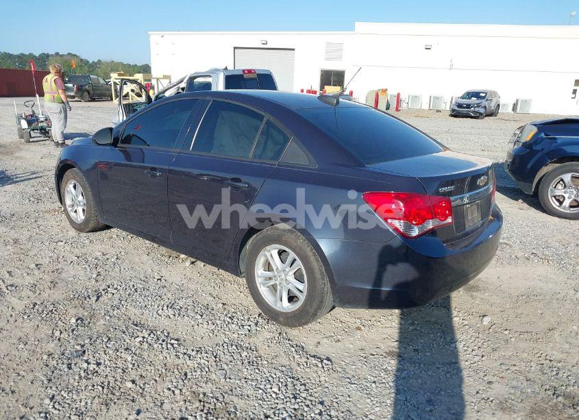Photo 3 of 2015 Chevrolet Cruze LS AUTO (VIN 1G1PA5SH8F7200032)