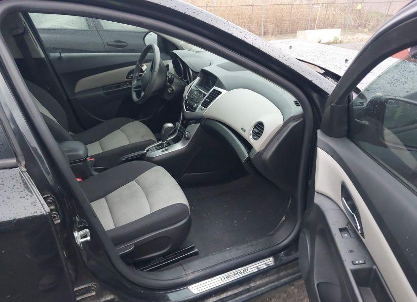 Photo 5 of 2015 Chevrolet Cruze LS AUTO (VIN 1G1PA5SH8F7215548)