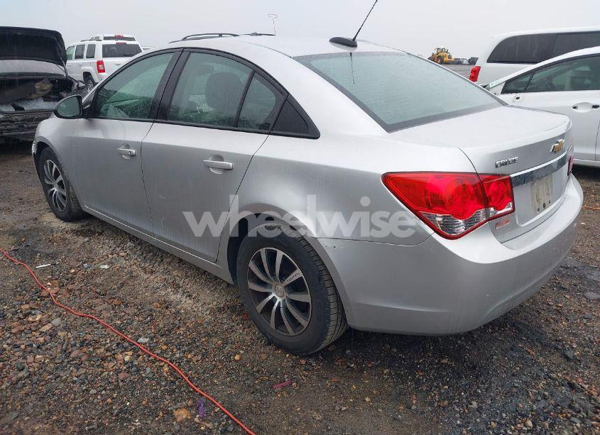 Photo 3 of 2015 Chevrolet Cruze LS AUTO (VIN 1G1PA5SH8F7225657)