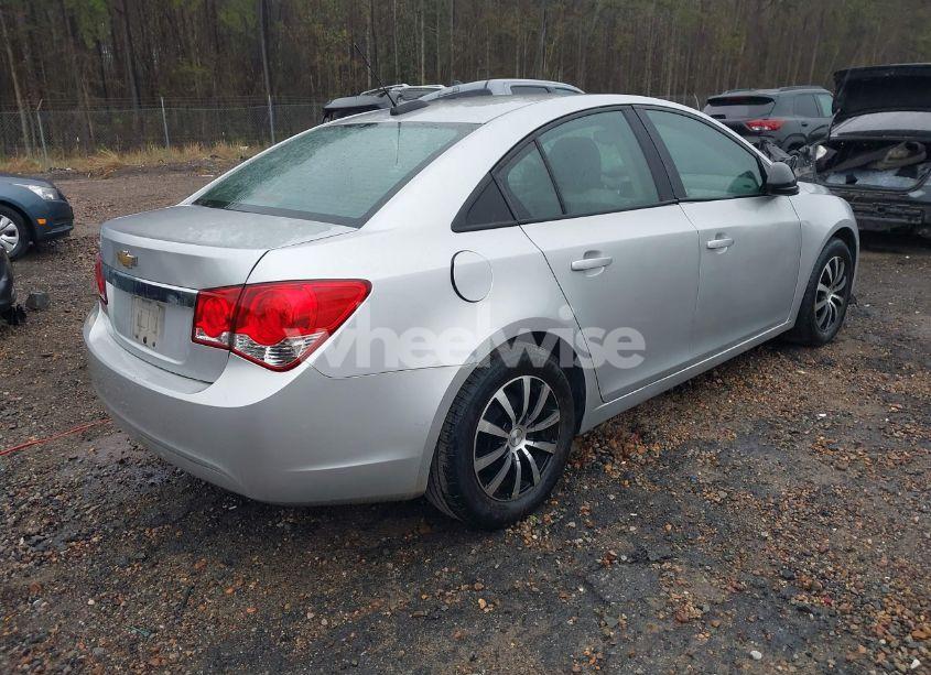 Photo 4 of 2015 Chevrolet Cruze LS AUTO (VIN 1G1PA5SH8F7225657)
