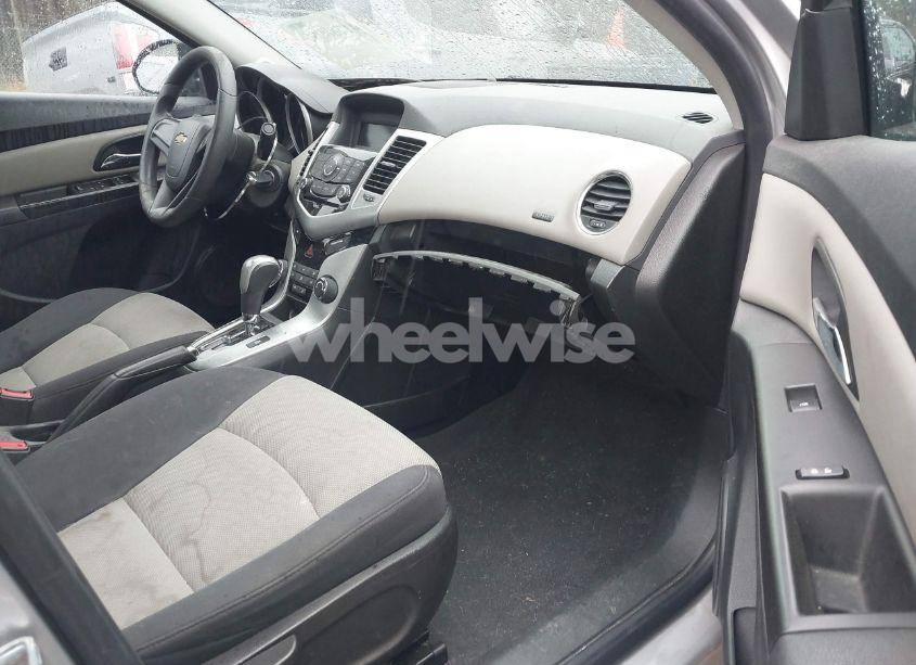 Photo 5 of 2015 Chevrolet Cruze LS AUTO (VIN 1G1PA5SH8F7225657)