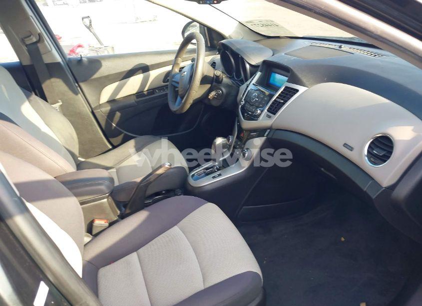 Photo 5 of 2015 Chevrolet Cruze LS AUTO (VIN 1G1PA5SH8F7246668)