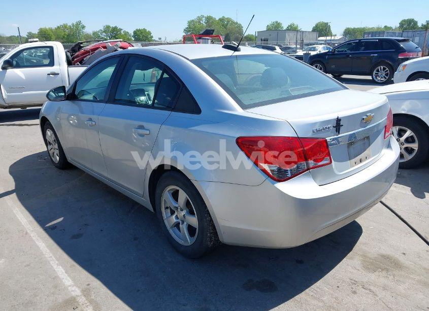 Photo 3 of 2015 Chevrolet Cruze LS AUTO (VIN 1G1PA5SH8F7275538)
