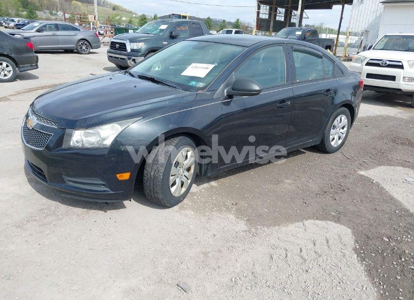 Photo 2 of 2013 Chevrolet Cruze LS AUTO (VIN 1G1PA5SH9D7163098)