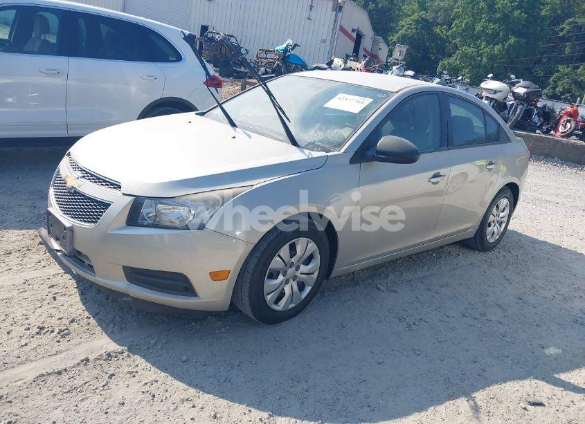 Photo 2 of 2013 Chevrolet Cruze LS AUTO (VIN 1G1PA5SH9D7186414)