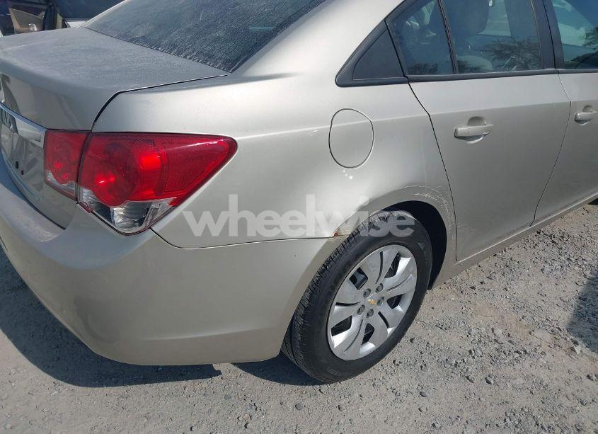 Photo 6 of 2013 Chevrolet Cruze LS AUTO (VIN 1G1PA5SH9D7186414)