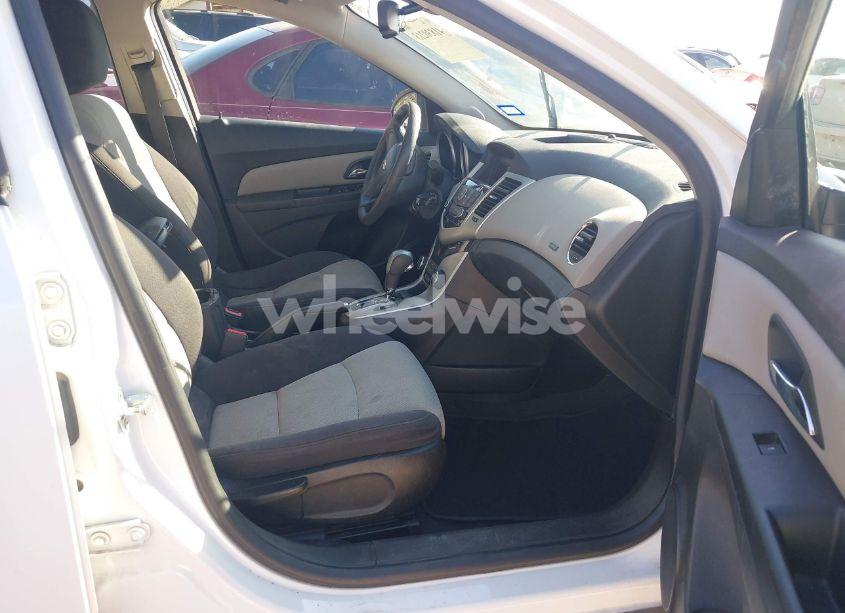 Photo 5 of 2013 Chevrolet Cruze LS AUTO (VIN 1G1PA5SH9D7302047)