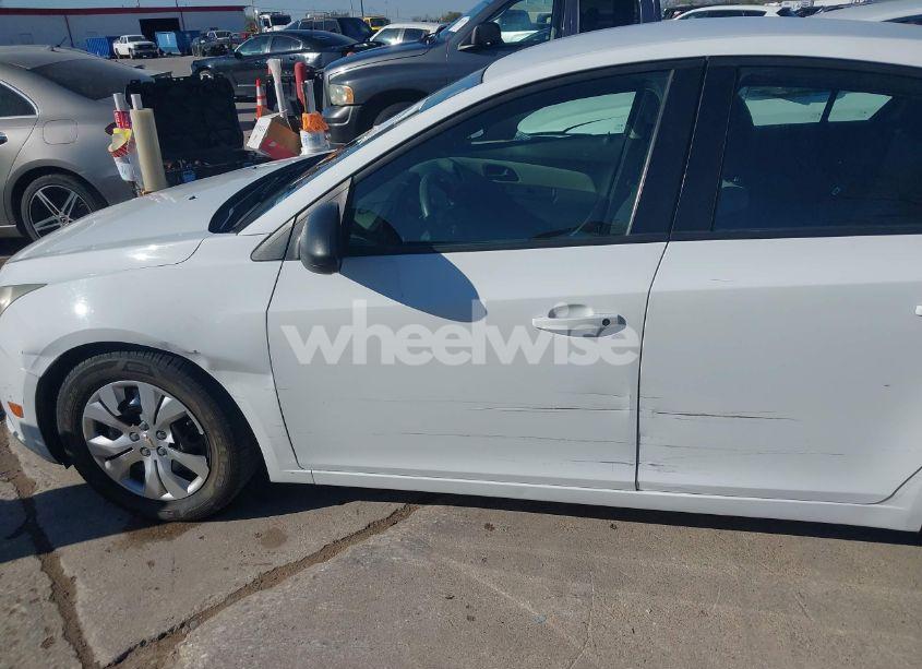 Photo 6 of 2013 Chevrolet Cruze LS AUTO (VIN 1G1PA5SH9D7302047)