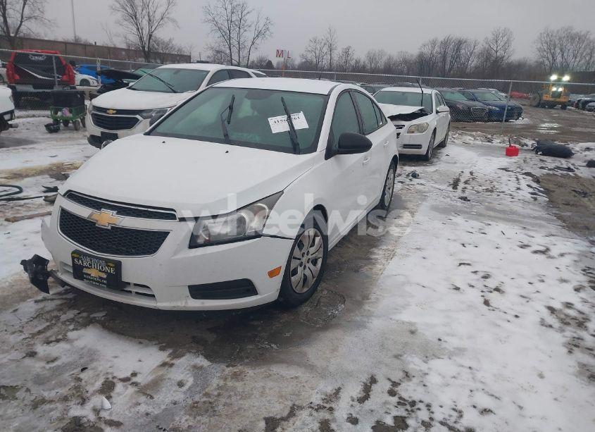Photo 2 of 2013 Chevrolet Cruze LS AUTO (VIN 1G1PA5SH9D7318118)
