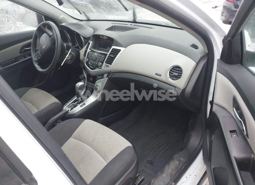 Photo 5 of 2013 Chevrolet Cruze LS AUTO (VIN 1G1PA5SH9D7318118)