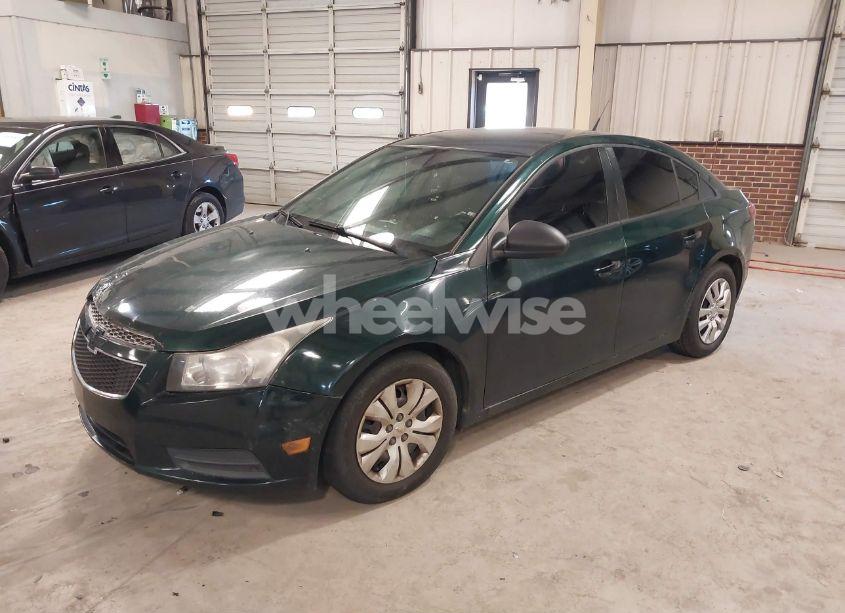 Photo 2 of 2014 Chevrolet Cruze LS AUTO (VIN 1G1PA5SH9E7174376)