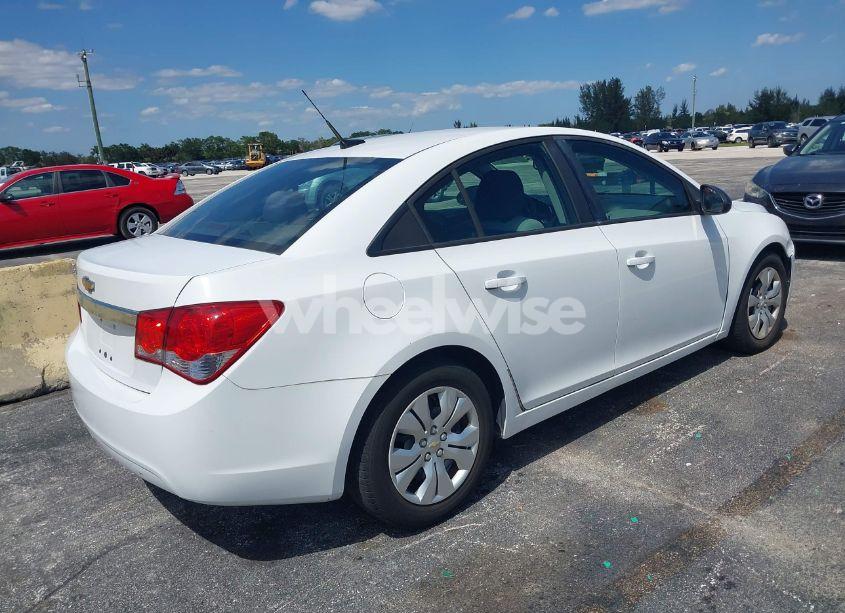 Photo 4 of 2014 Chevrolet Cruze LS AUTO (VIN 1G1PA5SH9E7178783)