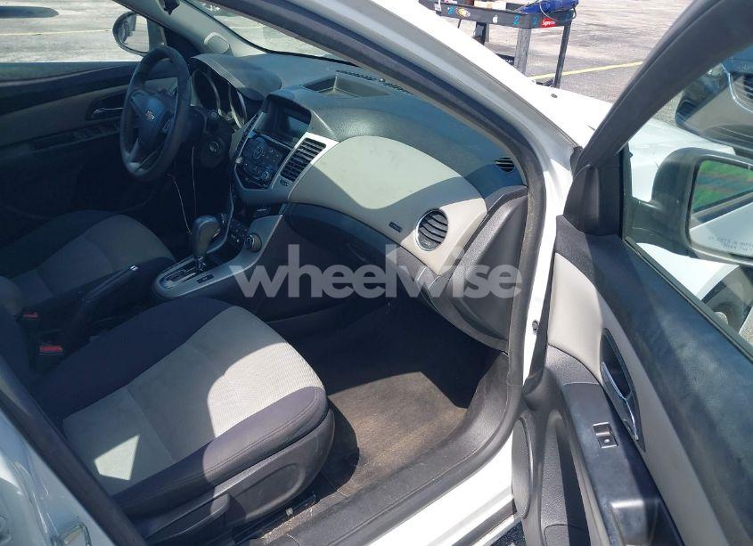 Photo 5 of 2014 Chevrolet Cruze LS AUTO (VIN 1G1PA5SH9E7178783)