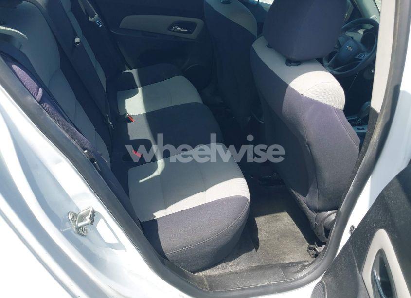 Photo 8 of 2014 Chevrolet Cruze LS AUTO (VIN 1G1PA5SH9E7178783)