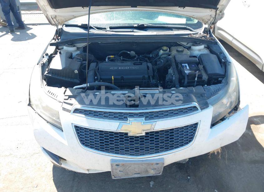 Photo 10 of 2014 Chevrolet Cruze LS AUTO (VIN 1G1PA5SH9E7216609)