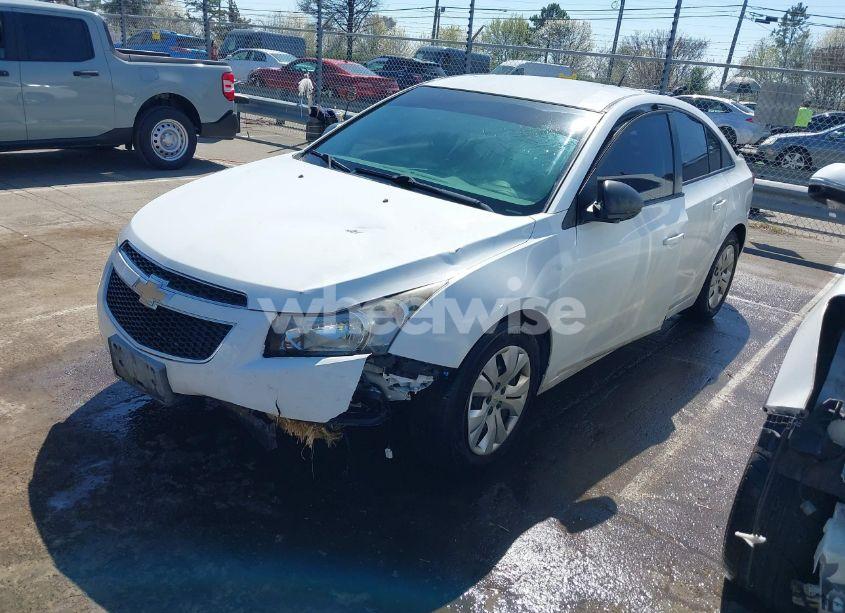 Photo 2 of 2014 Chevrolet Cruze LS AUTO (VIN 1G1PA5SH9E7216609)