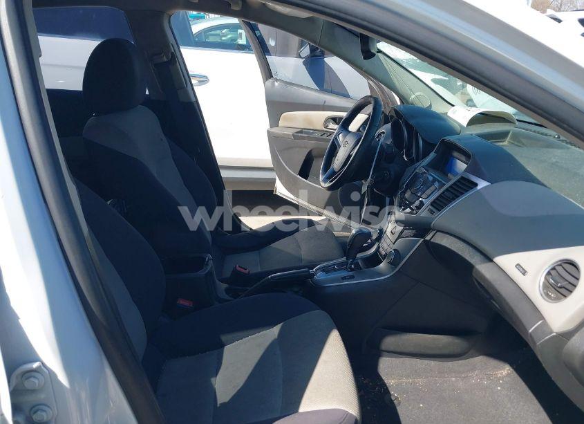 Photo 5 of 2014 Chevrolet Cruze LS AUTO (VIN 1G1PA5SH9E7216609)