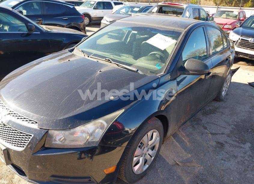 Photo 2 of 2014 Chevrolet Cruze LS AUTO (VIN 1G1PA5SH9E7255099)
