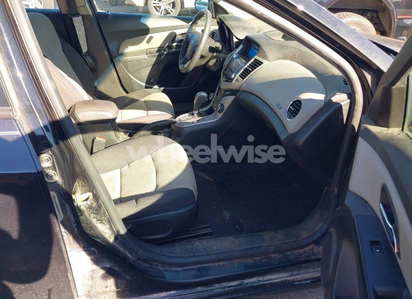 Photo 5 of 2014 Chevrolet Cruze LS AUTO (VIN 1G1PA5SH9E7255099)