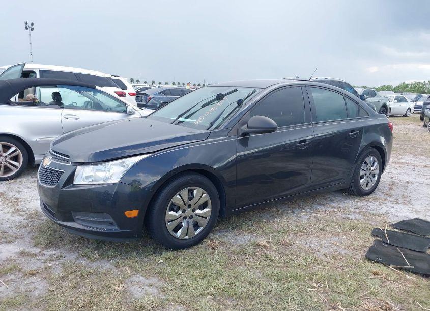 Photo 2 of 2014 Chevrolet Cruze LS AUTO (VIN 1G1PA5SH9E7392592)