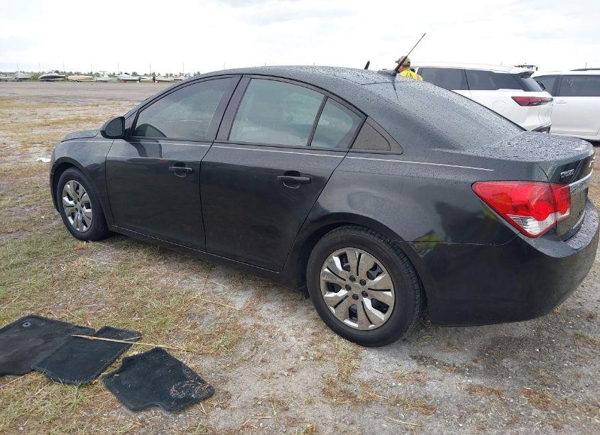 Photo 3 of 2014 Chevrolet Cruze LS AUTO (VIN 1G1PA5SH9E7392592)