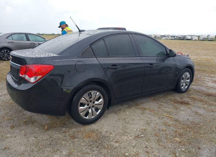 Photo 4 of 2014 Chevrolet Cruze LS AUTO (VIN 1G1PA5SH9E7392592)