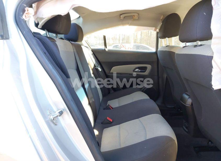 Photo 8 of 2015 Chevrolet Cruze LS AUTO (VIN 1G1PA5SH9F7130704)