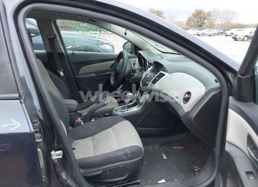 Photo 5 of 2015 Chevrolet Cruze LS AUTO (VIN 1G1PA5SH9F7145400)