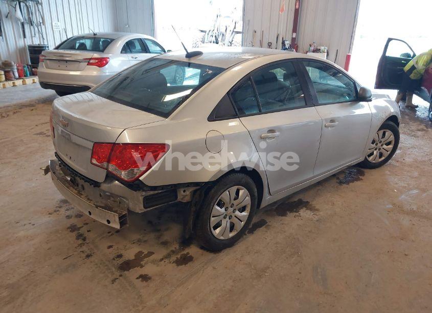 Photo 4 of 2015 Chevrolet Cruze LS AUTO (VIN 1G1PA5SH9F7166814)