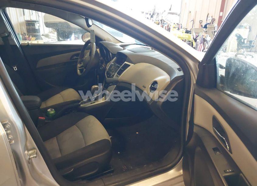 Photo 5 of 2015 Chevrolet Cruze LS AUTO (VIN 1G1PA5SH9F7166814)