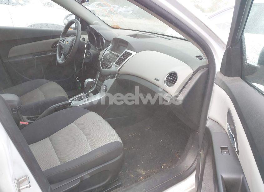 Photo 5 of 2013 Chevrolet Cruze LS AUTO (VIN 1G1PA5SHXD7144642)