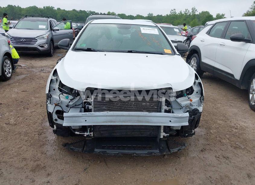 Photo 6 of 2013 Chevrolet Cruze LS AUTO (VIN 1G1PA5SHXD7144642)