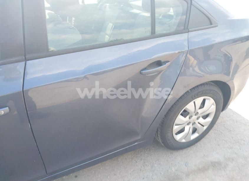 Photo 6 of 2013 Chevrolet Cruze LS AUTO (VIN 1G1PA5SHXD7151963)