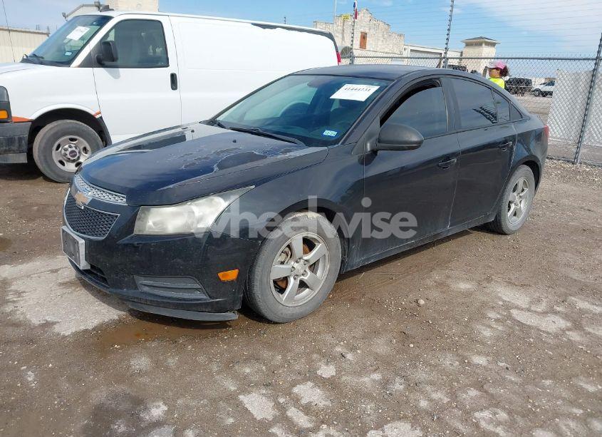 Photo 2 of 2013 Chevrolet Cruze LS AUTO (VIN 1G1PA5SHXD7192805)