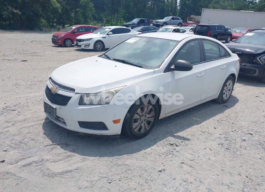 Photo 2 of 2013 Chevrolet Cruze LS AUTO (VIN 1G1PA5SHXD7210400)