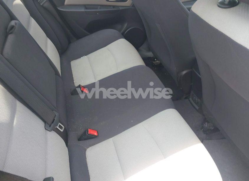 Photo 8 of 2013 Chevrolet Cruze LS AUTO (VIN 1G1PA5SHXD7210400)