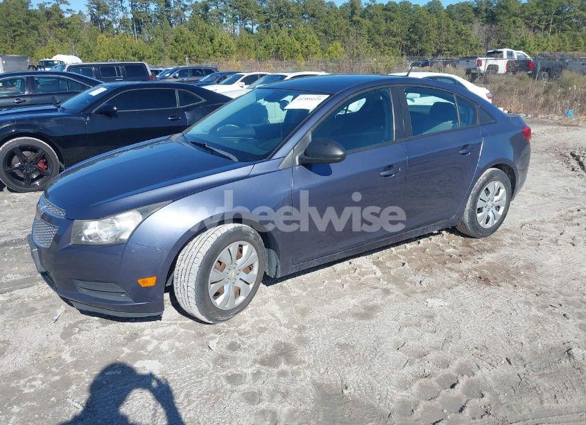 Photo 2 of 2013 Chevrolet Cruze LS AUTO (VIN 1G1PA5SHXD7270029)