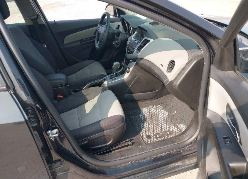 Photo 5 of 2013 Chevrolet Cruze LS AUTO (VIN 1G1PA5SHXD7310402)