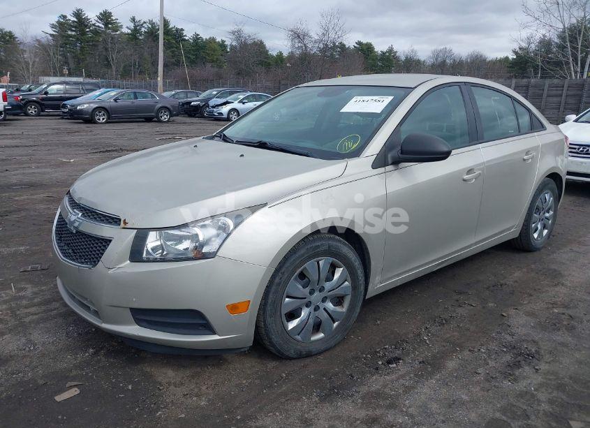 Photo 2 of 2013 Chevrolet Cruze LS AUTO (VIN 1G1PA5SHXD7311680)