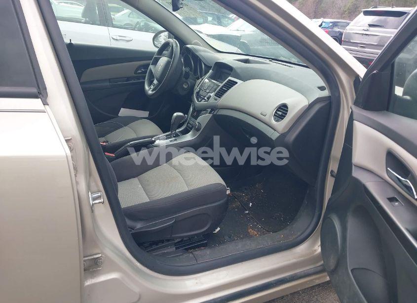 Photo 5 of 2013 Chevrolet Cruze LS AUTO (VIN 1G1PA5SHXD7311680)