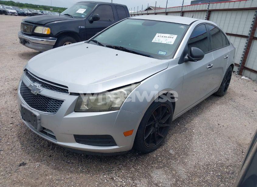 Photo 2 of 2014 Chevrolet Cruze LS AUTO (VIN 1G1PA5SHXE7190358)