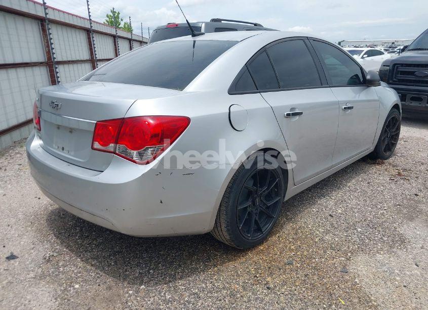 Photo 4 of 2014 Chevrolet Cruze LS AUTO (VIN 1G1PA5SHXE7190358)